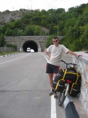 Игорь на фоне туннеля и вранья про 52 километра